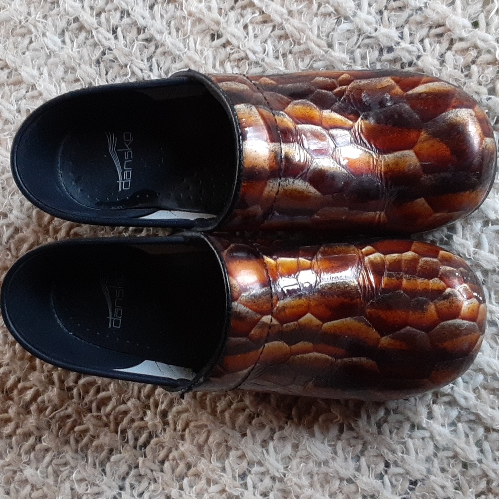 Dansko Size 38 Clogs Brown Snake Pattern - image 1